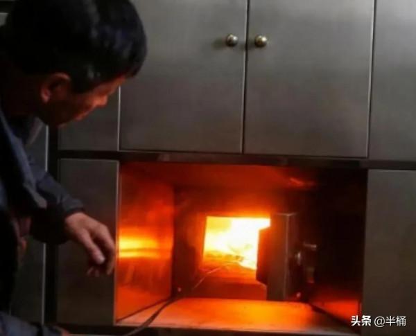 遺體火化後，骨灰盒只裝一部分骨灰嗎？會不會摻雜其他人的骨灰？