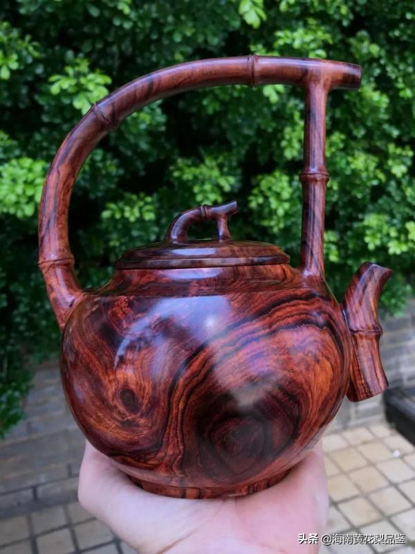 「趣竹提樑壺」吳嶽傑大師親工制極品海南黃花梨紫紅油油梨 「趣竹提樑壺」吳嶽傑大師親工制極品海南黃花梨紫紅油油梨