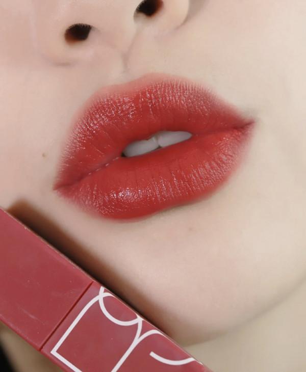 又被紅唇美到了，4支顯白高階的“開運紅”分享，新年就該這麼紅