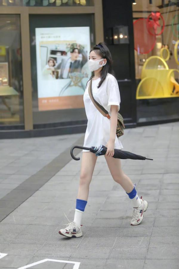 看街拍 識包包：芬迪fendi哪些包款好看又好搭？