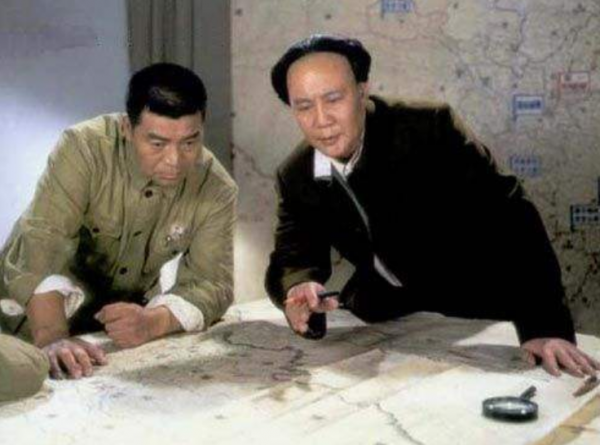 古月因與毛主席太像，被葉劍英紅筆圈定，李訥見到他止不住流淚