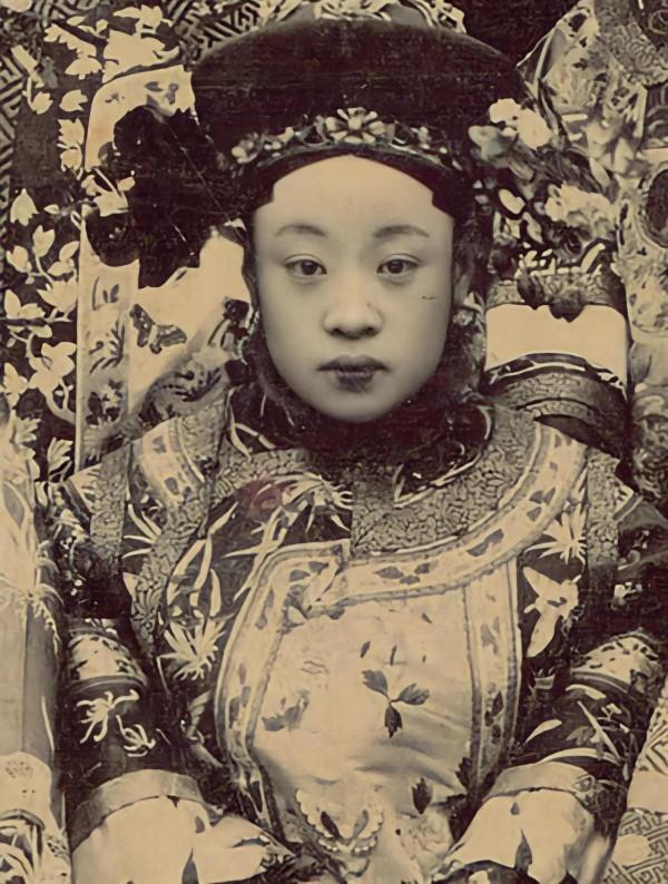 光緒二十九年福晉和格格集照