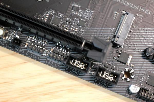 技嘉小雕B560M AORUS PRO主機板分享，幾百塊輕鬆搞定i7-10700K？