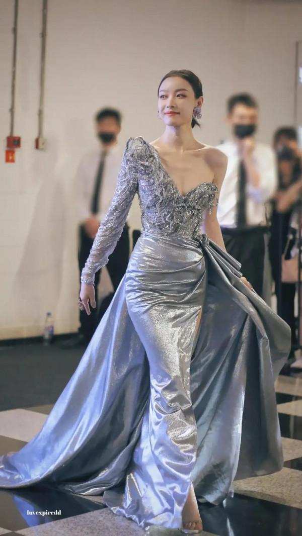 倪妮的美照，嫵媚多姿