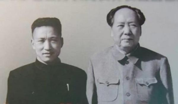 1975年,眼疾稍好的毛主席,聽到河南發生特大洪災,眼淚奪眶而出 1975年,眼疾稍好的毛主席,聽到河南發生特大洪災,眼淚奪眶而出