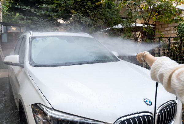 位元斯拉大膽多了，蘋果造車不要方向盤，網友：這把車當手機了