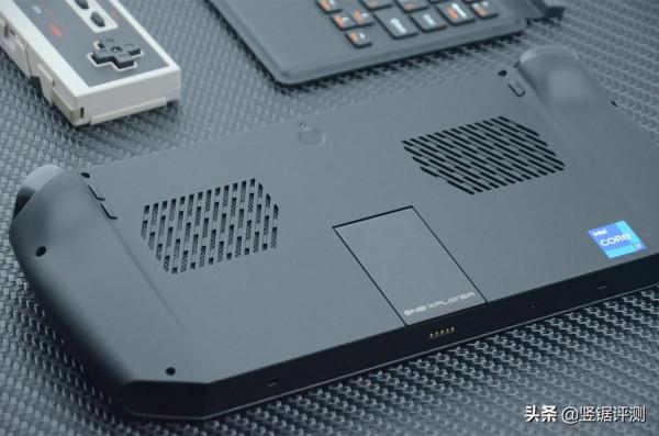 國產新款“PC遊戲掌機”評測:8.4英寸,2.5K屏設計,跑分超35萬 國產新款“PC遊戲掌機”評測:8.4英寸,2.5K屏設計,跑分超35萬