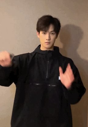 謝霆鋒空中轉呼啦圈,《飛虎3》滿屏荷爾蒙,內娛男星何時捲起來 謝霆鋒空中轉呼啦圈,《飛虎3》滿屏荷爾蒙,內娛男星何時捲起來