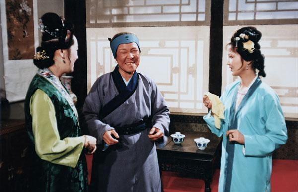 劉姥姥二進榮國府獲贈100兩銀子，平兒臨別囑咐她不要再投親靠友