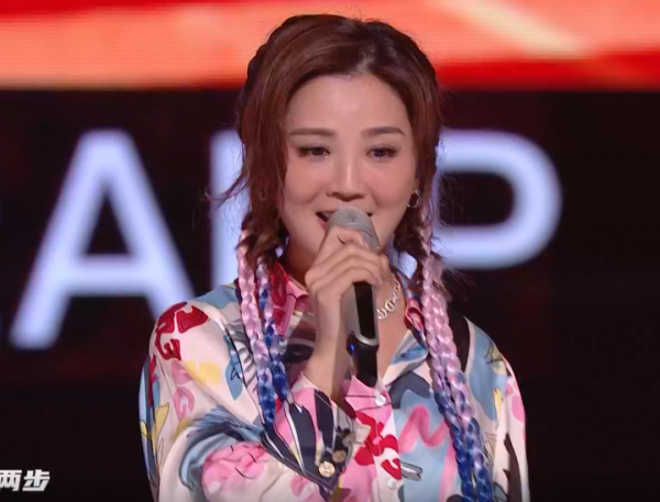 眾星年貨晚會，鞠婧禕萬年妝，阿嬌大嬸既視感，蔡徐坤man爆