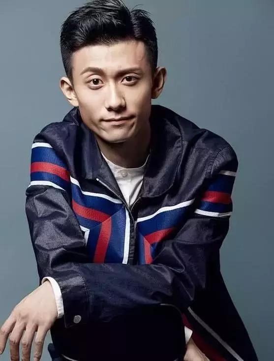 張一山霸氣宣佈新戀情,網友直呼:兜兜轉轉還是她 張一山霸氣宣佈新戀情,網友直呼:兜兜轉轉還是她