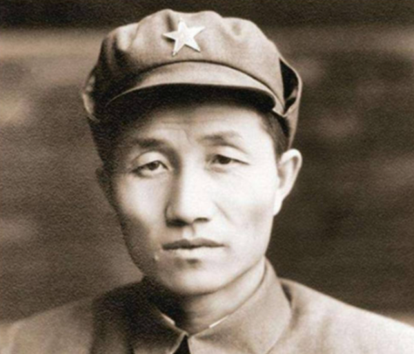 1934年，山西貨郎救3000紅軍，拒200大洋謝禮，建國後中央苦尋他