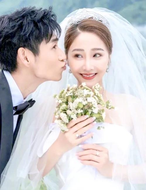 魏晨和於瑋三亞辦婚禮,圈內好友送上祝福 魏晨和於瑋三亞辦婚禮,圈內好友送上祝福