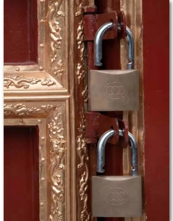 西城那個大白塔，塔頂的磚縫裡，藏著這樣一份手書