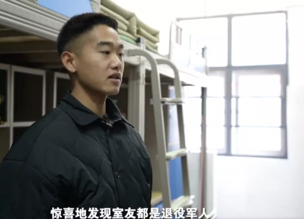 宿舍全是退役軍人！網友：“海陸空”三軍匯合了