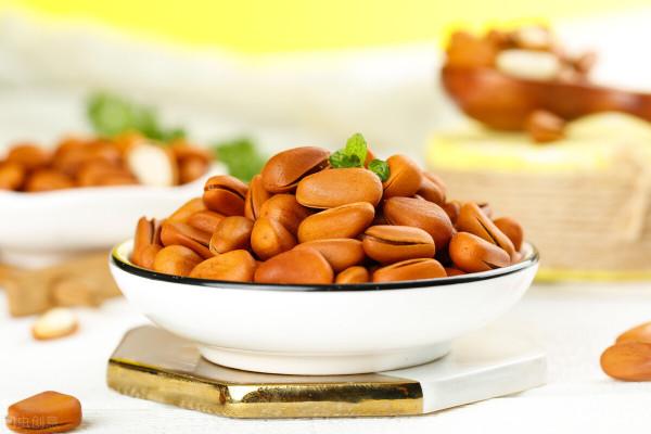 過年了，瓜子、花生、糖果要少吃，這幾種零食要多吃，老少皆宜