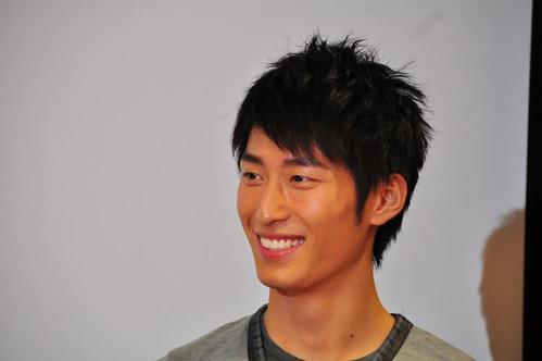 竇驍的富貴情史，與2位富家女擦肩而過後，靠魅力征服了賭王千金