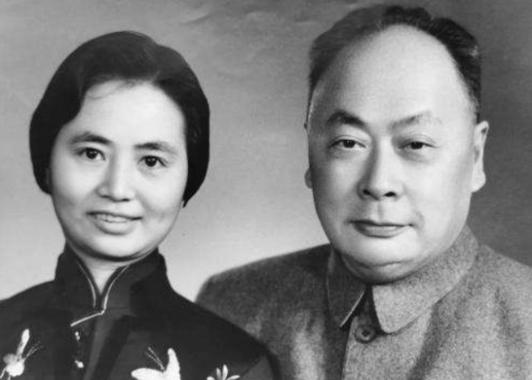 55年授銜時陳毅已在地方工作，如果他不授銜，粟裕能否遞補元帥？