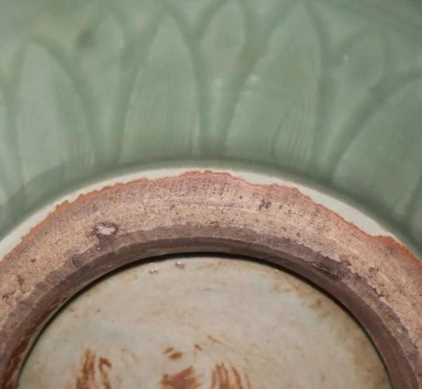 龍泉窯，元龍泉荷葉龍紋大罐