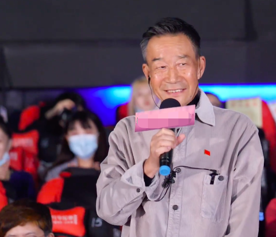 67歲李雪健為兒子電影撐場，吐詞不清身體引擔憂，父子情令人動容