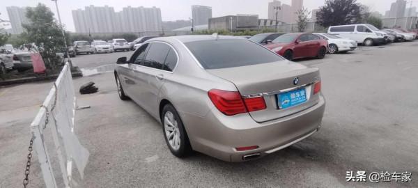 原價118萬的寶馬740不被愛惜，如今15萬甩賣，買主：這什麼玩意兒