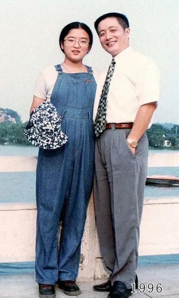 “編年體”父女,連續41年在同一地點合影,見證歲月變遷 “編年體”父女,連續41年在同一地點合影,見證歲月變遷