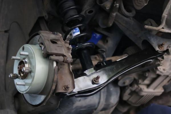 怪獸修車：翻新一輛“破爛不堪”的吉普指南者，滿血復活變新車