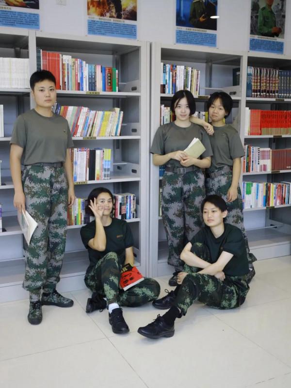5朵“姐妹花”：全部考入北京頂尖985，如今同時成“最酷女兵”！