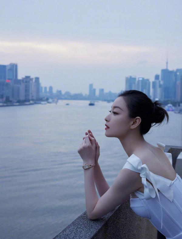 倪妮還是穿白色好看，感覺特別苗條啊