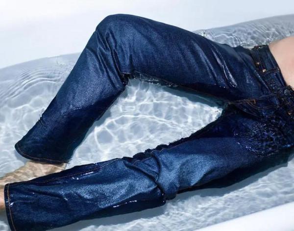 在洗不洗牛仔褲這件事上，我聽“牛仔皇帝”的