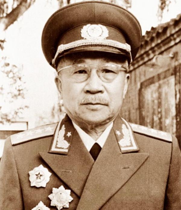 戰士抽菸有一個小習慣,無意中讓追捕多日的匪首自投羅網 戰士抽菸有一個小習慣,無意中讓追捕多日的匪首自投羅網