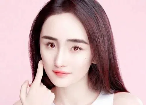 當明星P上“李榮浩眼睛”，楊冪直接看不下去了，千璽好猥瑣