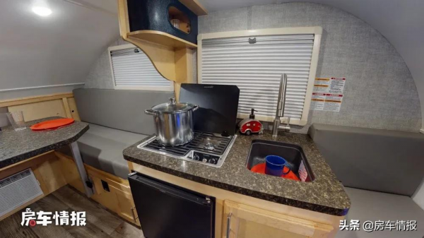 房車圈也內卷？車身小巧僅0.8噸能睡一家三口，車外能擺攤燒烤