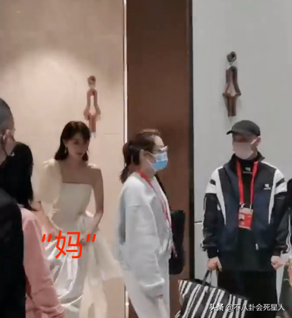 金雞獎後臺更有趣！李易峰加謝霆鋒好友樂開花，張小斐被路人叫媽