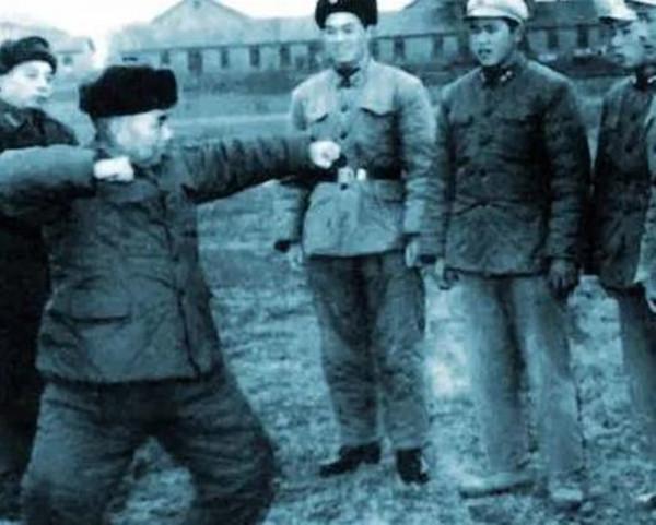 清朝最後一位大內高手，與許世友切磋武藝，能躲避張作霖的子彈