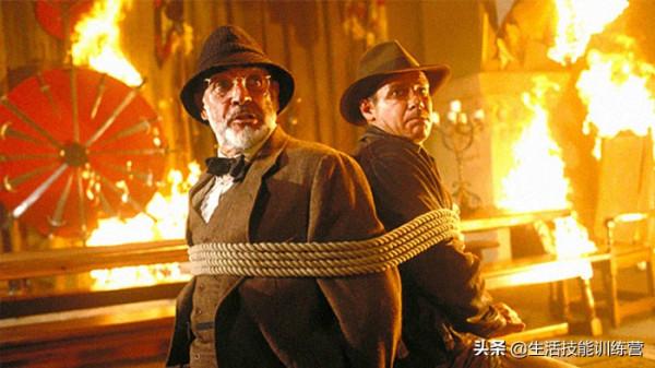 50個在電影中很常見但在現實生活中不可能出現的情節