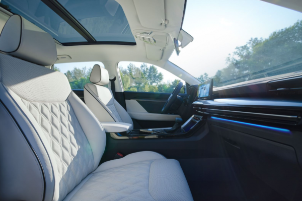 12月勁銷19073臺！五菱首款銀標SUV，真的切中了國人的需求？