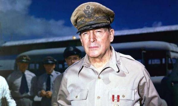 30萬美軍的噩夢，麥克阿瑟：和中國軍隊打仗，就是腦子有病