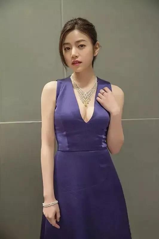 最美小龍女陳妍希，典型的嬰兒肥包子臉