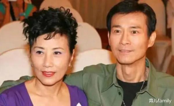 娛圈揭秘：鄭少秋的4個女兒同是一個爹差距卻很大，網友：太殘酷