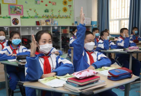 “學渣試卷”走紅網路，畫工技巧讓人驚歎，得到美術老師的青睞