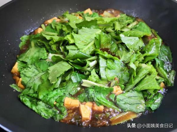 小白菜和豆腐，簡單一做，沒想到這麼好吃，上桌連湯都不剩