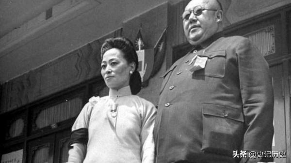 帶著3個老婆和8噸黃金逃亡美國，後揮霍一空，晚年想回家被拒絕