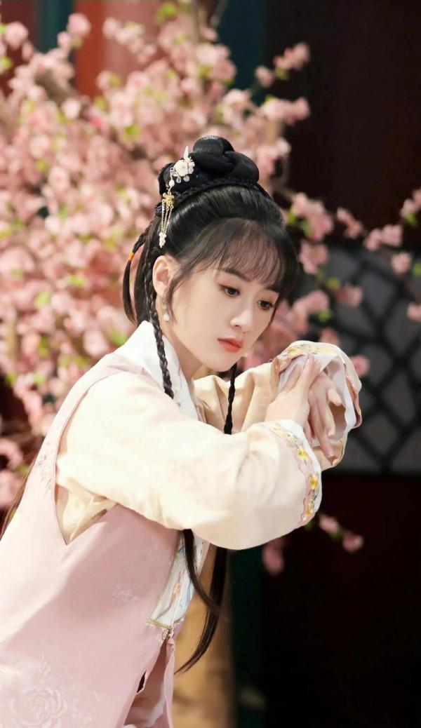 這兩年被誇的古裝造型都有一個共同特質“迴歸過去”