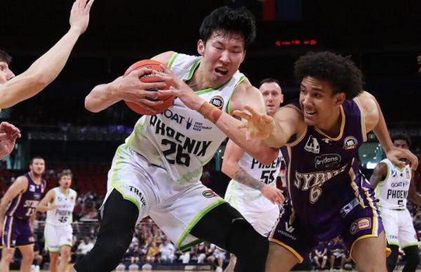 3訊息！湖人或籤周琦！曝湖人3換1交易伊巴卡方案，詹姆斯破紀錄