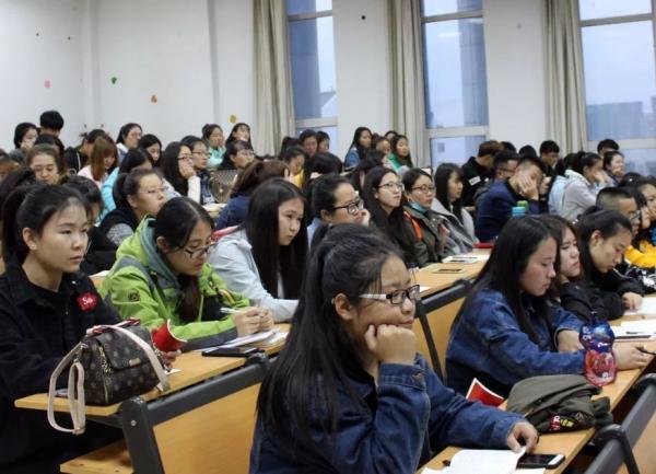 多所大學通知，國慶假期大幅縮短，學生很難過，此外還有好訊息