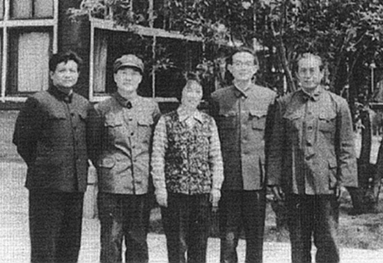 68年紀東初入西花廳，周總理親自教他當秘書：我只給你提一條要求