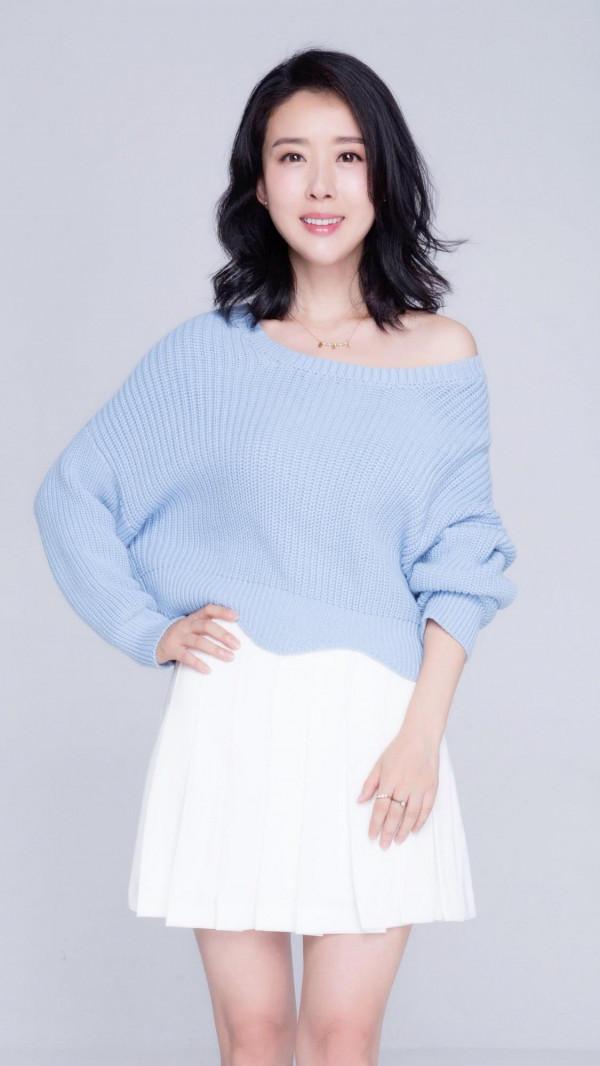 顏丹晨，優雅端莊，風韻絕倫