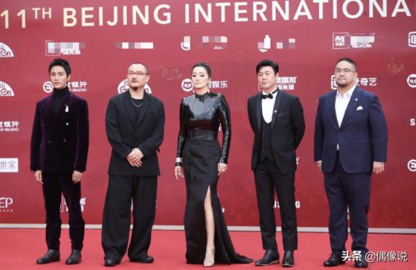 北影節紅毯：佟麗婭好仙，baby完美駕馭大紅裙，鞏俐比耶有點萌