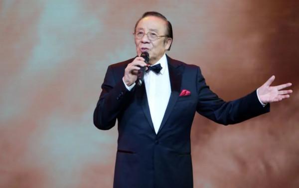 “德藝雙馨”楊洪基：31歲娶初戀，53歲走紅，一輩子不接廣告